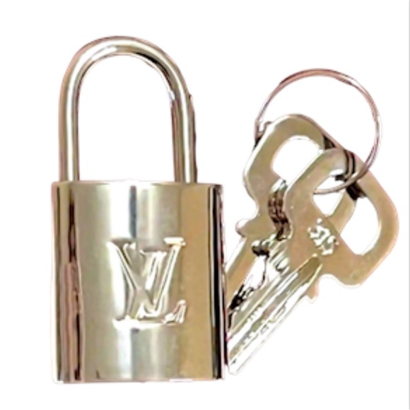 Louis Vuitton Silver Lock and Key ~ RARE! 🔓🔑 Necklace Charm or Adorn Handbag - Picture 10 of 16